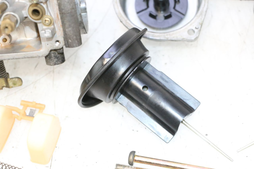photo de CARBURATEUR SUZUKI GS GSE 500 (2001 - 2003) - Gros plan technique