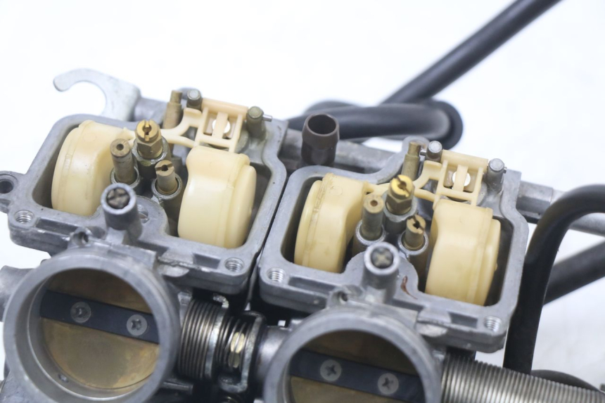 photo de CARBURATEUR HONDA CBR F 1000 (1993 - 1996) - Points de fixation