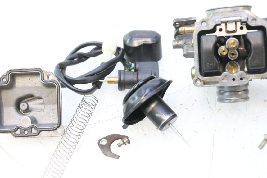 photo de CARBURATEUR VASTRO R-ONE 4T 50 (2014 - 2022) - Vue rapprochée