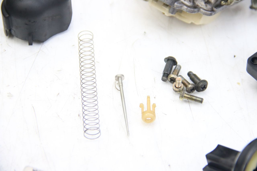 photo de CARBURATEUR APRILIA SCARABEO 4T 50 (2009 - 2017) - Vue rapprochée