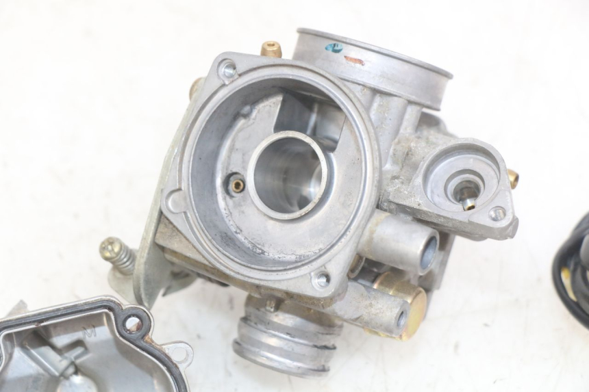 photo de CARBURATEUR HONDA SCV LEAD 100 (2003 - 2007) - Vue rapprochée