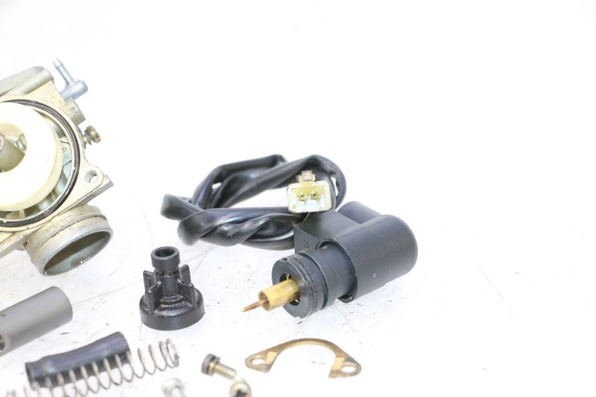 photo de CARBURATEUR PEUGEOT SPEEDFIGHT LC 50 (1996 - 2002) - Zoom composants