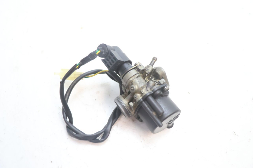 photo de CARBURATEUR PEUGEOT TKR TREKKER FURIOUS 50 (2005 - 2014) - Gros plan technique