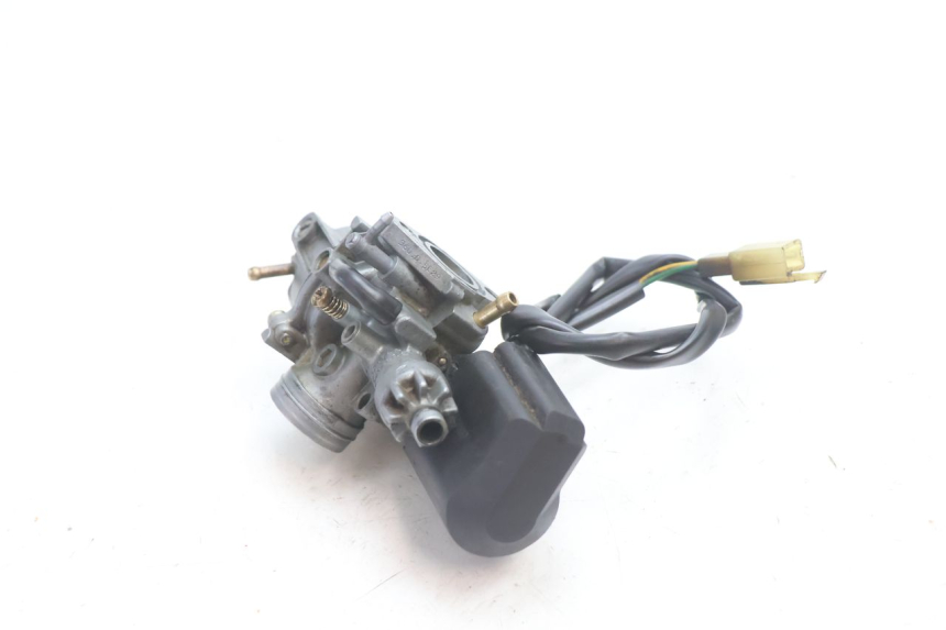 photo de CARBURATEUR PEUGEOT TREKKER 50 (1995 - 2004) - Gros plan technique