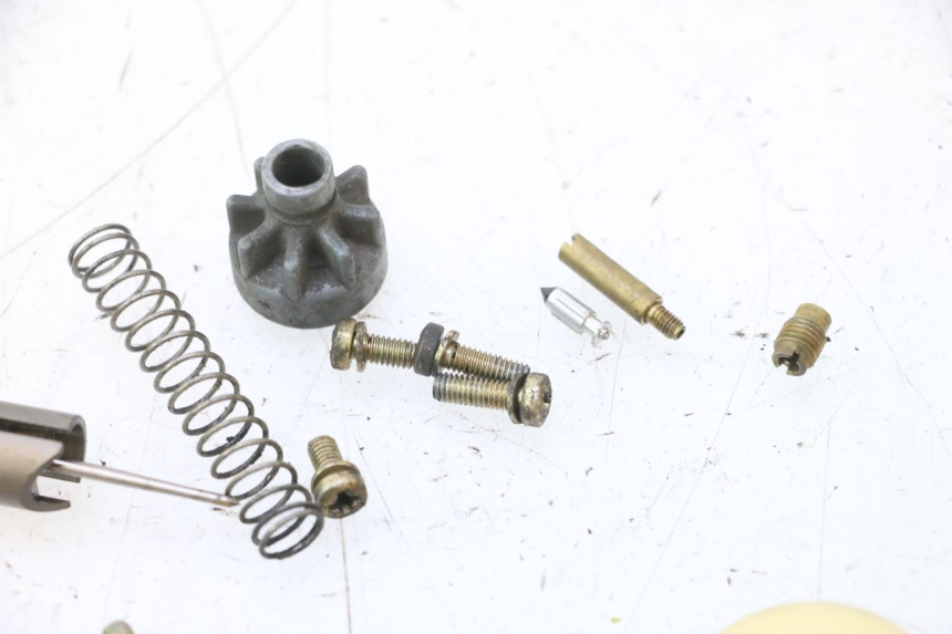 photo de CARBURATEUR PEUGEOT TREKKER 50 (1995 - 2004) - Focus structure