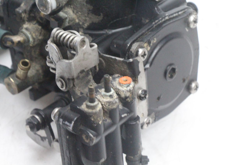 photo de CARBURATEUR YAMAHA WAVE RUNNER GP R 1200 (2000 - 2003) - Zoom composants