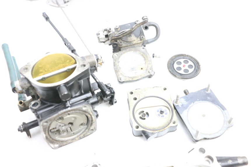 photo de CARBURATEUR YAMAHA WAVE RUNNER GP R 1200 (2000 - 2003) - Angle alternatif