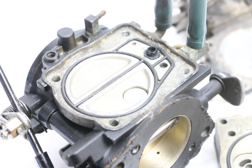 photo de CARBURATEUR YAMAHA WAVE RUNNER GP R 1200 (2000 - 2003) - Aperçu profil
