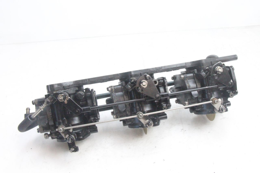 photo de CARBURATEUR YAMAHA WAVE RUNNER GP R 1200 (2000 - 2003) - Autre angle de vue