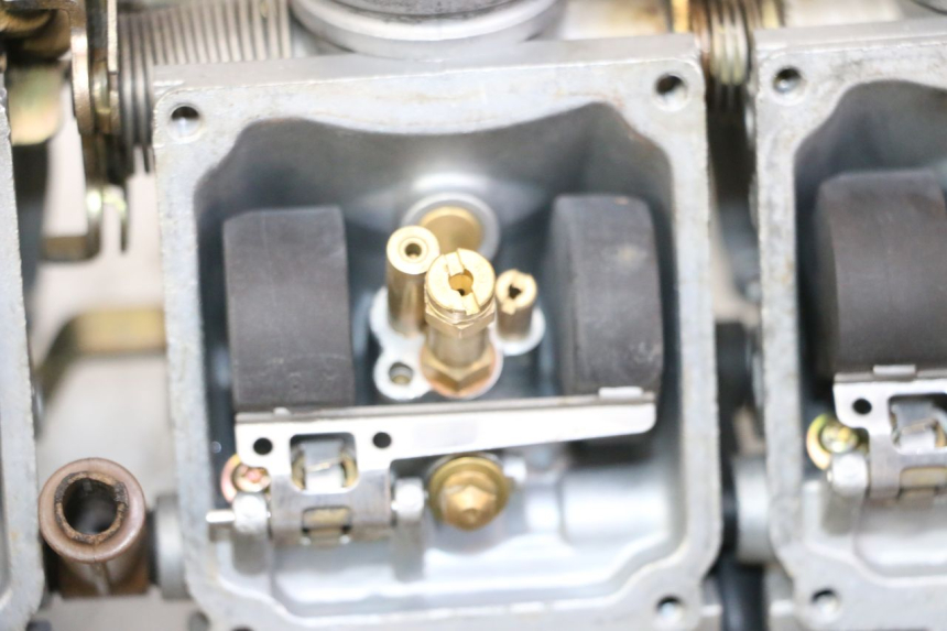 photo de CARBURATEUR YAMAHA XJN DIVERSION 600 (2000 - 2003) - Détails caractéristiques