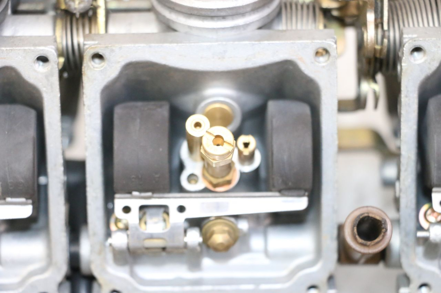 photo de CARBURATEUR YAMAHA XJN DIVERSION 600 (2000 - 2003) - Zoom composants