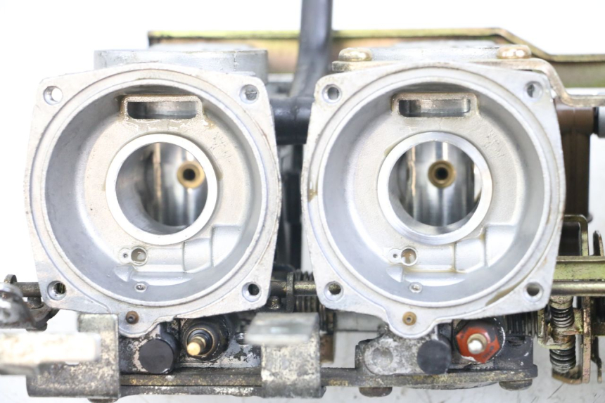 photo de CARBURATEUR YAMAHA XJS DIVERSION 600 (1997 - 1999) - Gros plan technique