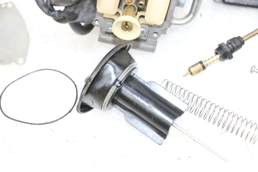 photo de CARBURATEUR YAMAHA YFM R RAPTOR 250 (2008 - 2014) - Points de fixation