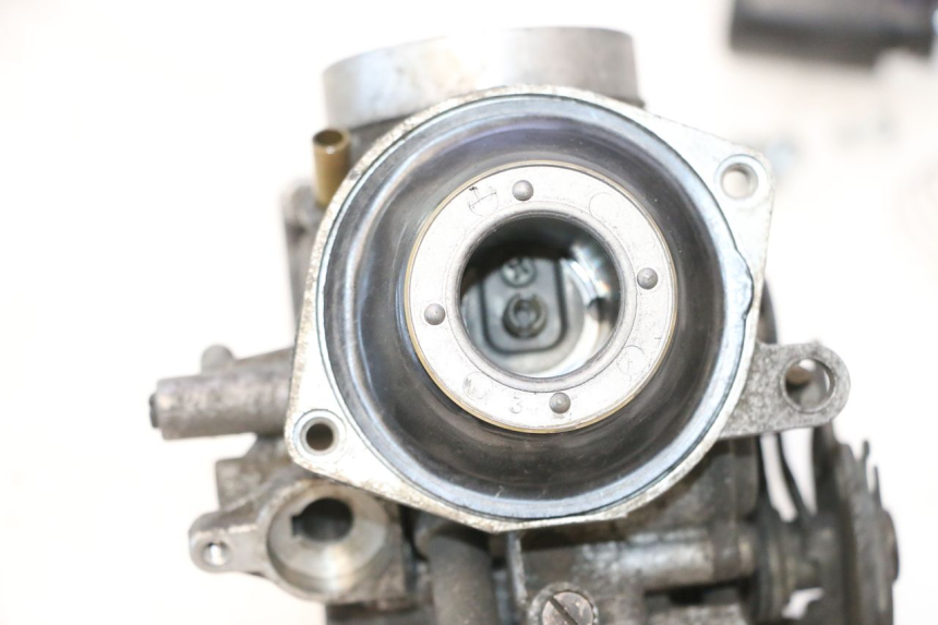 photo de CARBURATEUR YAMAHA YP MAJESTY 125 (2002 - 2006) - Vue rapprochée