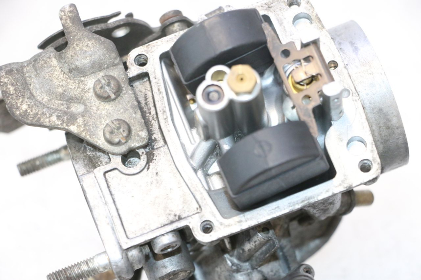 photo de CARBURATEUR YAMAHA YP MAJESTY 125 (2002 - 2006) - Gros plan technique