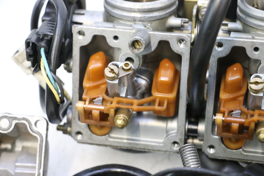 photo de CARBURATEUR YAMAHA YZF R GENESIS 750 (1993 - 1998) - Autre angle de vue