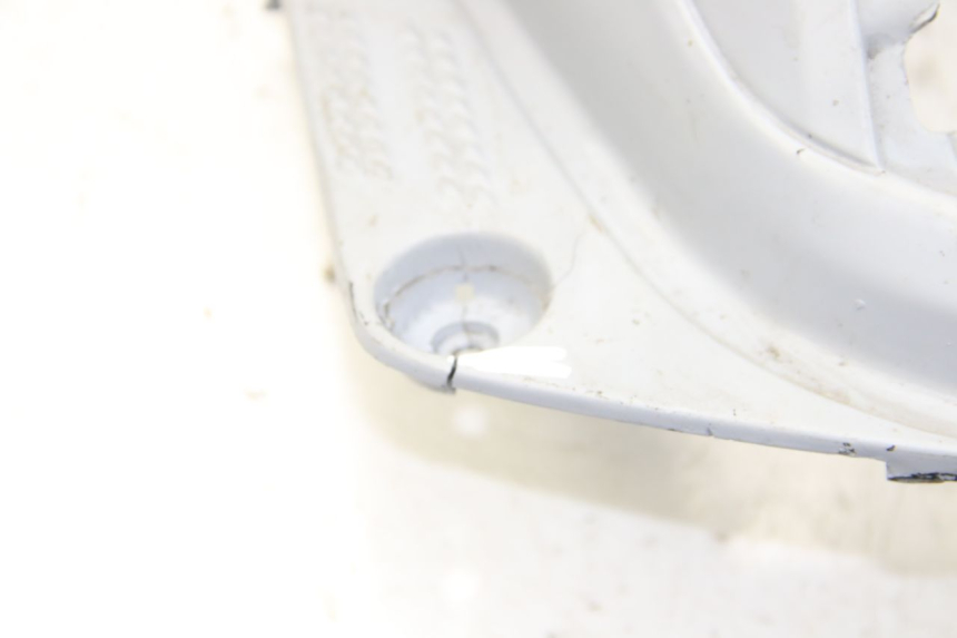 photo de CARENAGE ARRIERE MBK BOOSTER SPIRIT 50 (1999 - 2003) - Gros plan technique