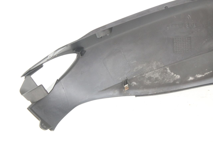 photo de CARENAGE ARRIERE PIAGGIO FLY 2T 50 (2004 - 2017) - Gros plan technique