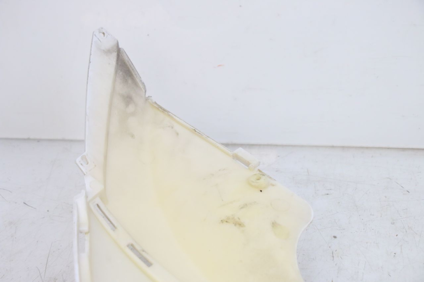 photo de CARENAGE ARRIERE PIAGGIO FLY 125 (2005 - 2012) - Gros plan technique