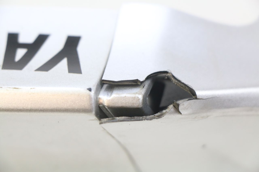 photo de CARENAGE ARRIERE YAMAHA FZS FAZER 600 (1998 - 2001) - Détail de la pièce