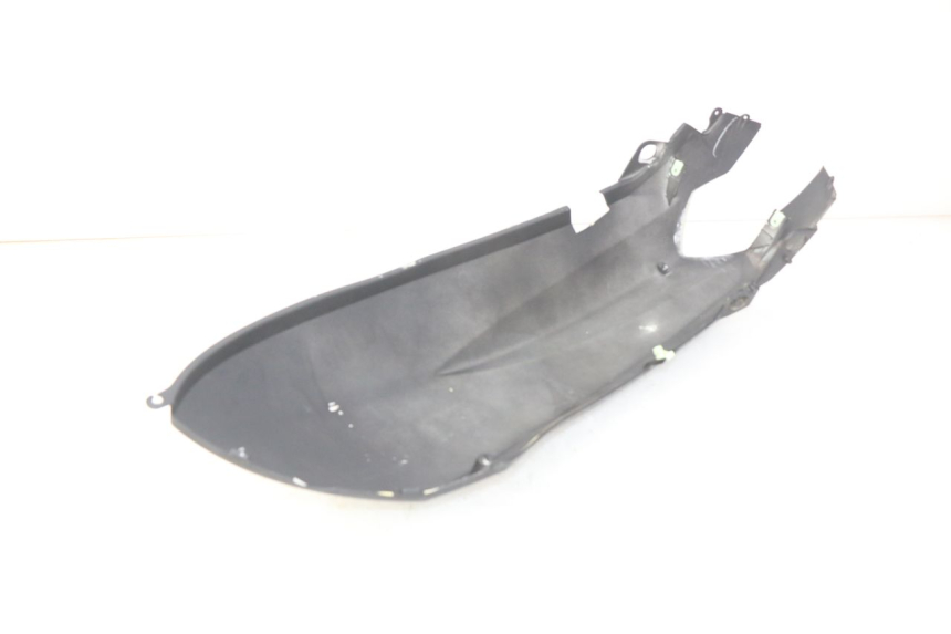 photo de CARENAGE ARRIERE PEUGEOT KISBEE 2T 50 (2018 - 2022) - Gros plan technique