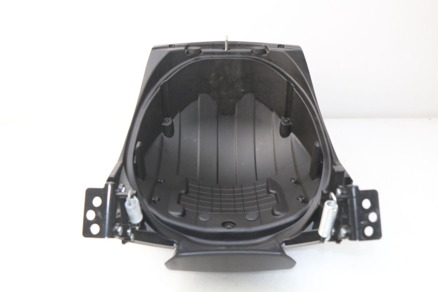 photo de CARENAGE ARRIERE PEUGEOT METROPOLIS 400 (2017 - 2020) - Zoom état d’usage