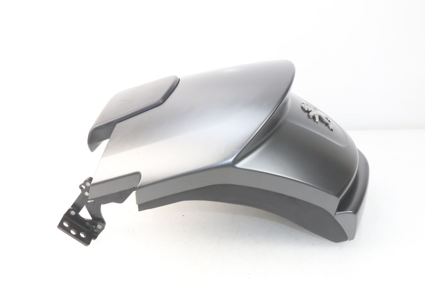 photo de CARENAGE ARRIERE PEUGEOT METROPOLIS 400 (2017 - 2020) - Gros plan technique