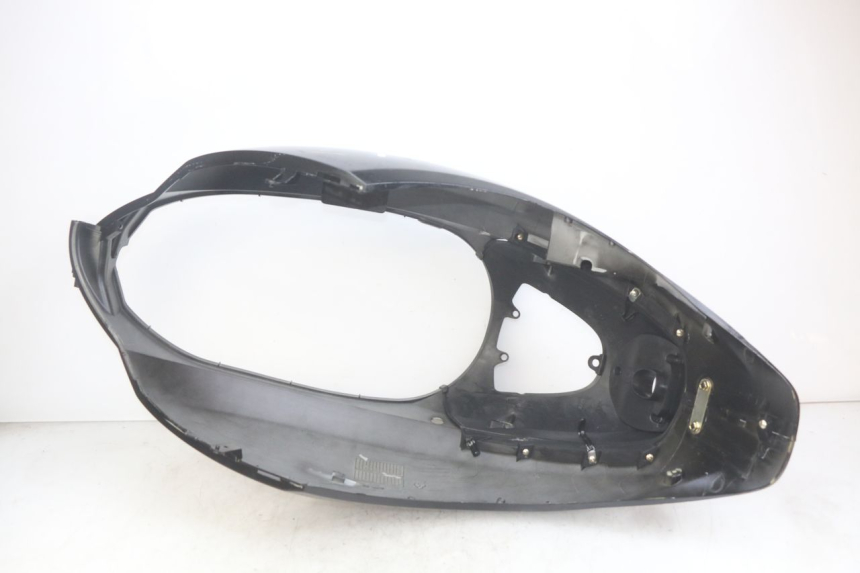 photo de CARENAGE ARRIERE SYM MIO 50 (2011 - 2017) - Gros plan technique