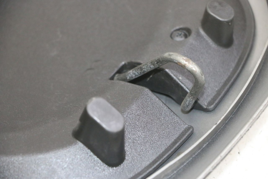 photo de CARENAGE ARRIERE PIAGGIO MP3 LT 400 (2007 - 2012) - Zoom état d’usage