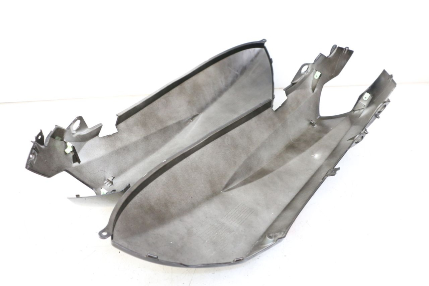 photo de CARENAGE ARRIERE PEUGEOT KISBEE 4T 50 (2018 - 2022) - Détails caractéristiques