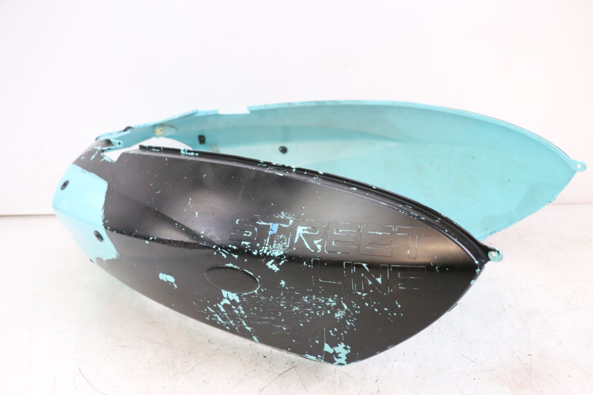 photo de CARENAGE ARRIERE PEUGEOT STREETZONE 4T 50 (2018 - 2023) - Gros plan technique