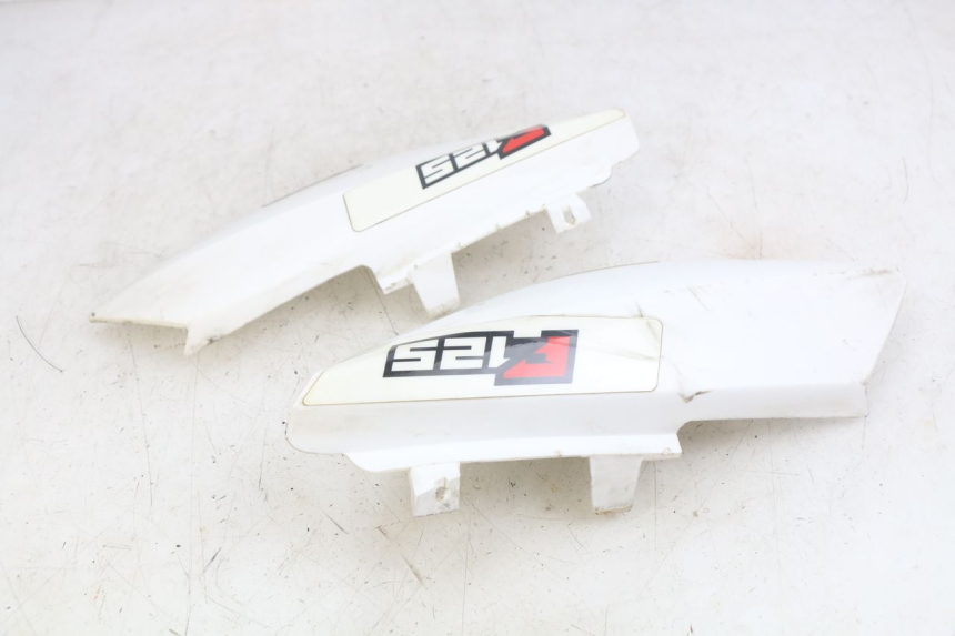 photo de CARENAGE ARRIERE YCF R-START 125 - Points de fixation