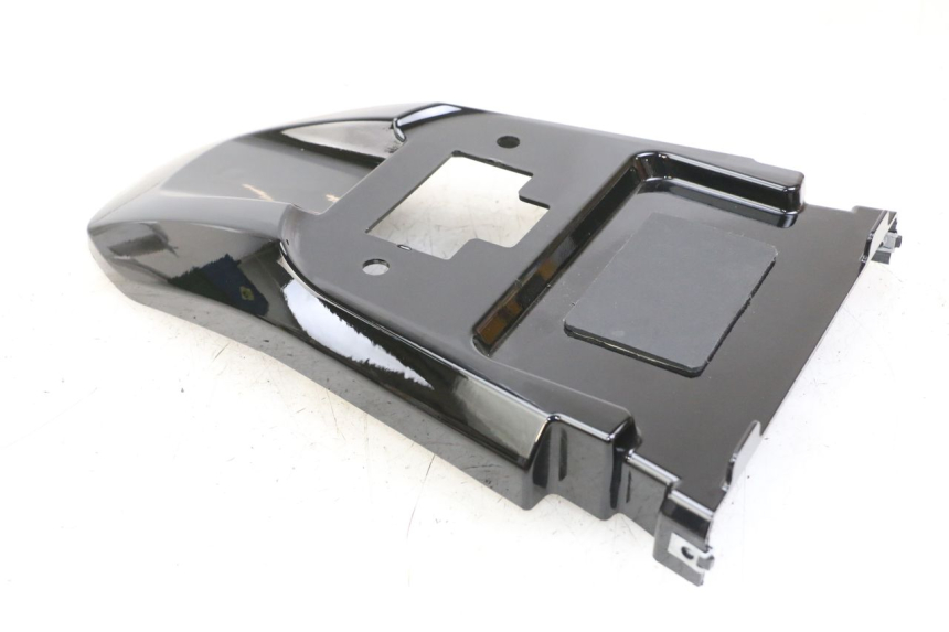 photo de CARENAGE ARRIERE ROYAL ENFIELD SCRAM 411 (2022 - 2024) - Gros plan technique