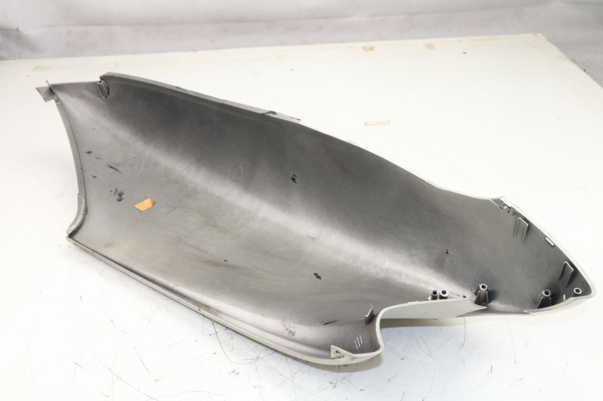 photo de CARENAGE ARRIERE MBK SKYLINER 125 (2001 - 2003) - Autre angle de vue