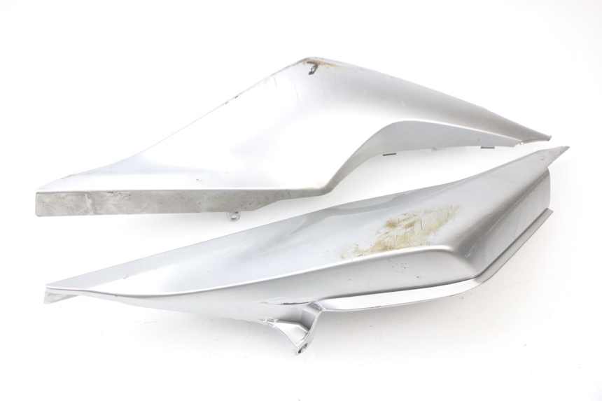 photo de CARENAGE ARRIERE HONDA VFR F 1200 (2010 - 2015) - Points de fixation