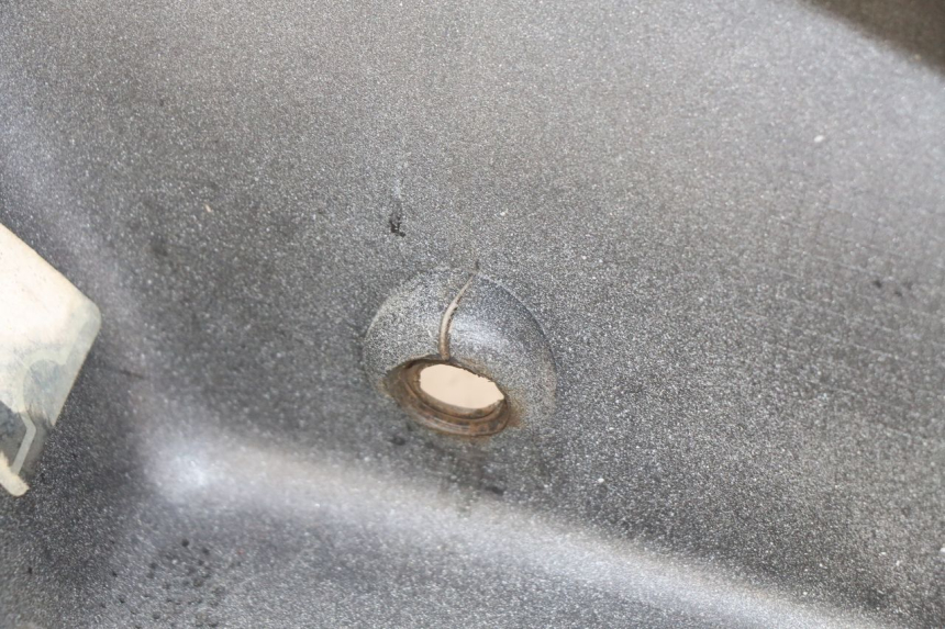 photo de CARENAGE ARRIERE DAELIM VJ ROADWIN FI 125 (2008 - 2017) - Zoom état d’usage