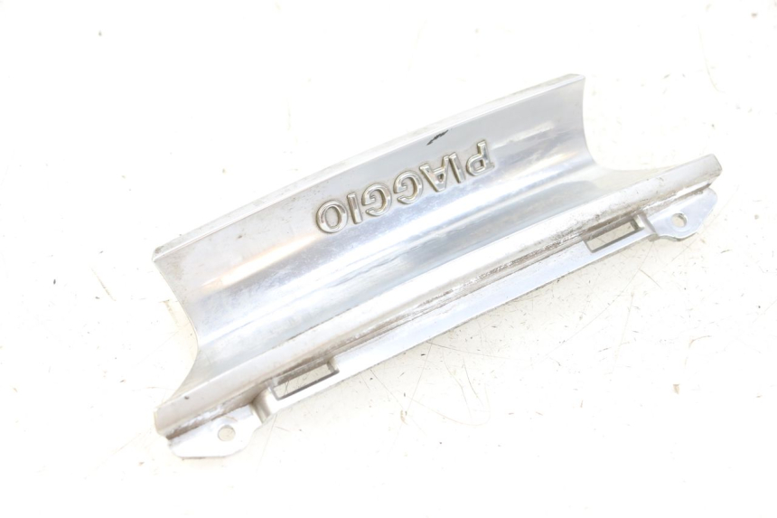 photo de CARENAGE ARRIERE PIAGGIO X10 125 (2012 - 2017) - Gros plan technique