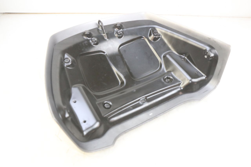 photo de CARENAGE ARRIERE PIAGGIO XEVO - X EVO 125 (2007 - 2017) - Détail de la pièce