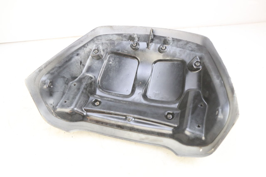 photo de CARENAGE ARRIERE PIAGGIO XEVO - X EVO 125 (2007 - 2017) - Zoom état d’usage