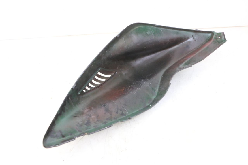 photo de CARENAGE ARRIERE YAMAHA AEROX 50 (1997 - 2006) - Détails caractéristiques