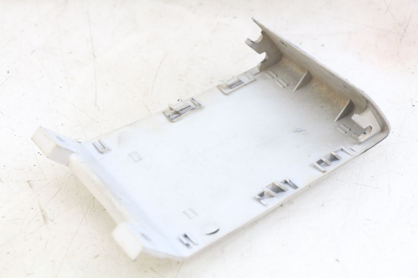 photo de CARENAGE ARRIERE YAMAHA YZF R THUNDERCAT 600 (1996 - 2003) - Gros plan technique