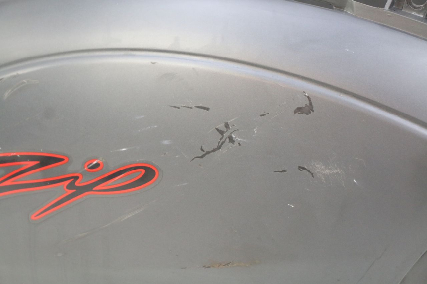 photo de CARENAGE ARRIERE PIAGGIO ZIP 4T 50 (2018 - 2020) - Zoom état d’usage