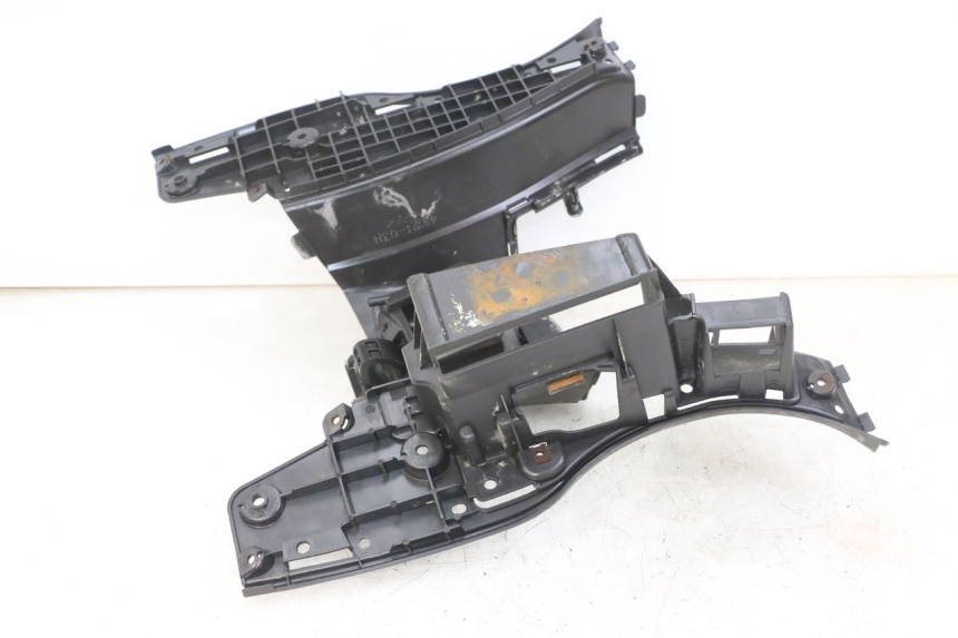 photo de CARENAGE RESERVOIR SUZUKI BURGMAN 125 (2007 - 2014) - Zoom état d’usage