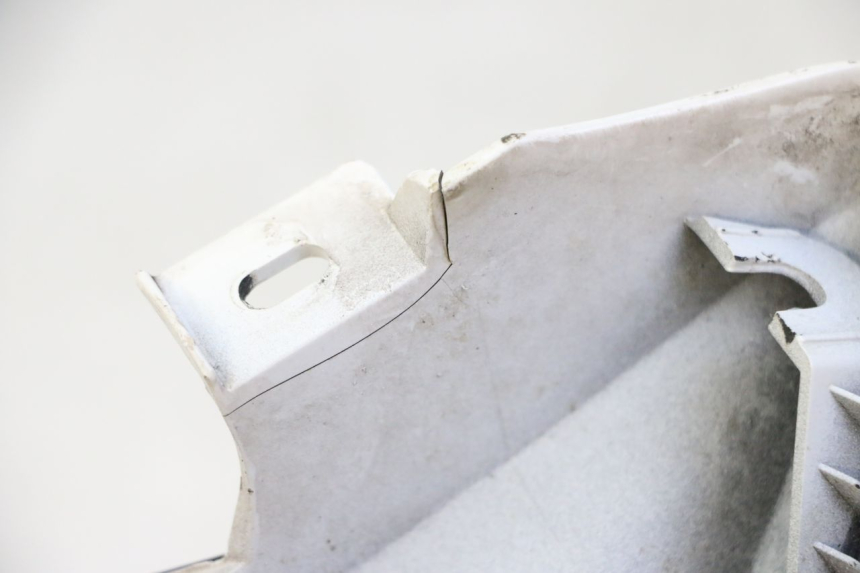 photo de CARENAGE RESERVOIR DROIT BMW G310 R 310 (2016 - 2020) - État de surface