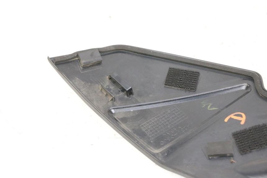 photo de CARENAGE RESERVOIR DROIT SUZUKI GSR 750 (2011 - 2017) - Autre angle de vue