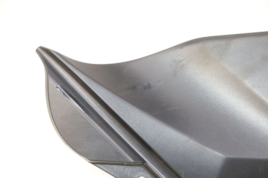 photo de CARENAGE RESERVOIR DROIT SUZUKI GSR 750 (2011 - 2017) - Points de fixation