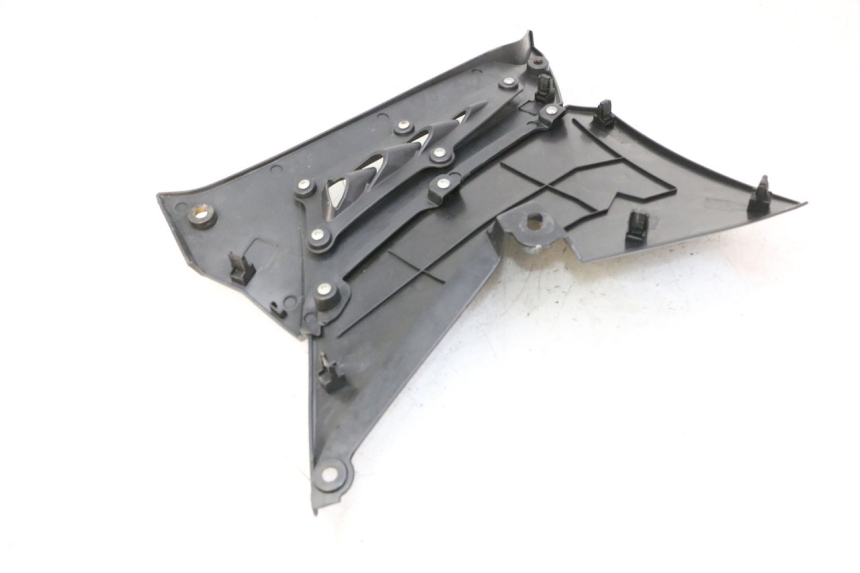 photo de CARENAGE RESERVOIR DROIT MAG POWER R-STREET 50 (2016 - 2025) - Gros plan technique