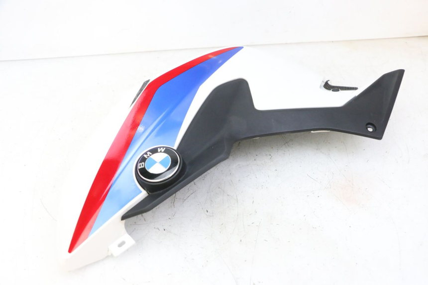 photo de CARENAGE RESERVOIR GAUCHE BMW G310 R 310 (2016 - 2020) - Détails caractéristiques