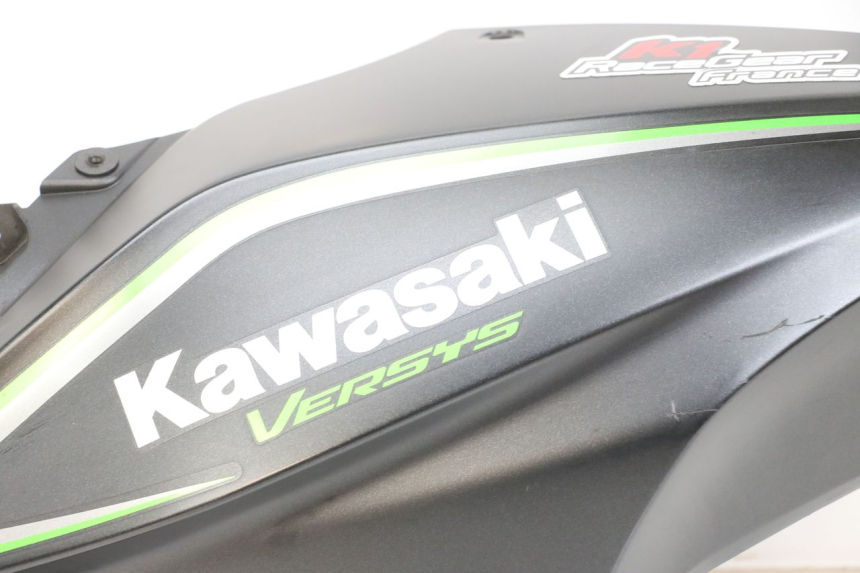 photo de CARENAGE RESERVOIR GAUCHE KAWASAKI VERSYS ABS 650 (2015 - 2018) - Marquages et références