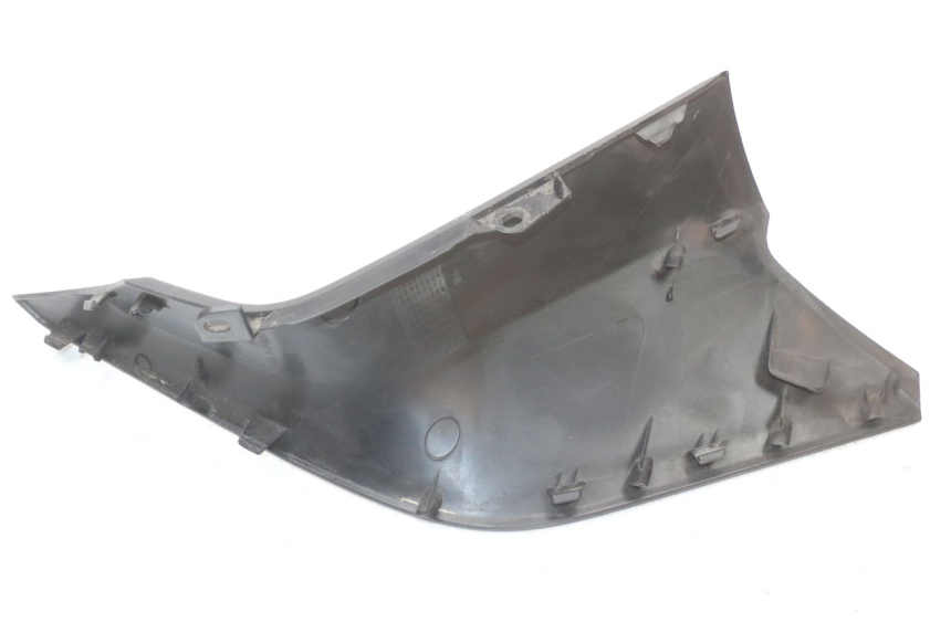 photo de CARENAGE RESERVOIR GAUCHE YAMAHA XMAX X-MAX ABS 125 (2017 - 2020) - Zoom état d’usage